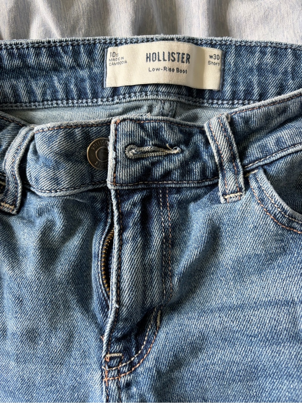 Hollister Low-Rise Bootcut Jeans (Short)